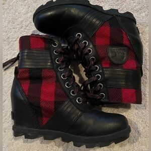 SOREL hidden wedge booties